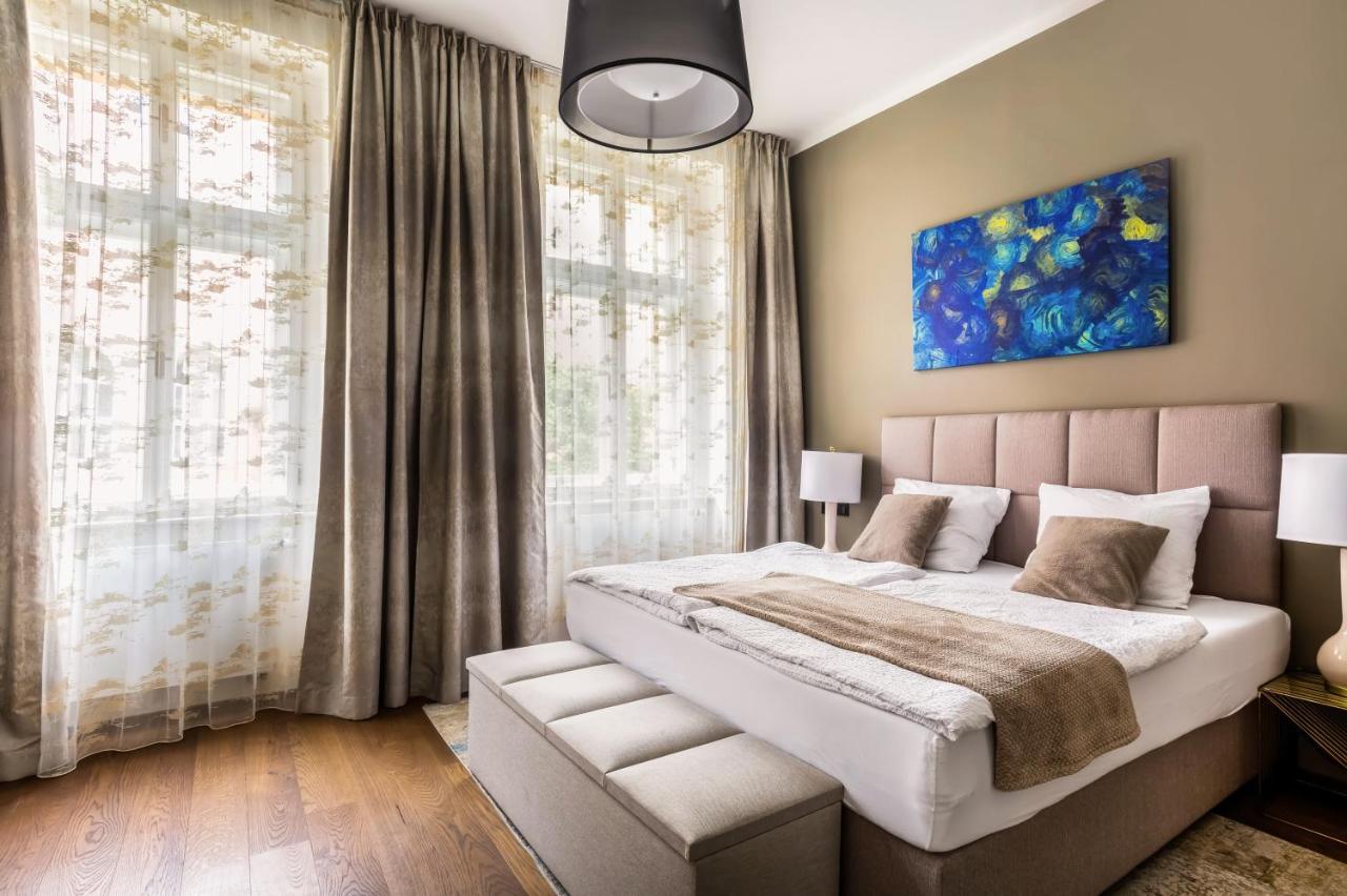 Luxury Riverside Apartment Prague